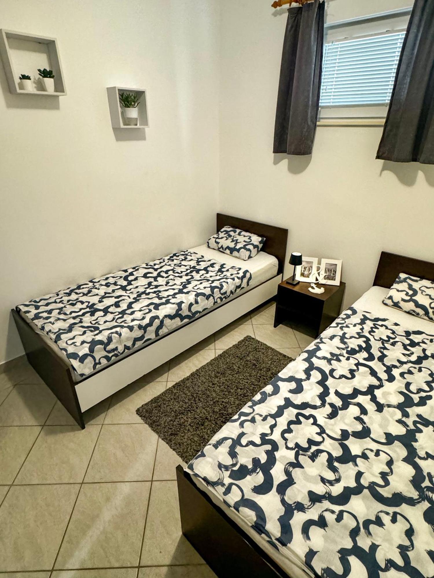 Apartmani Cvangic Vir Ngoại thất bức ảnh