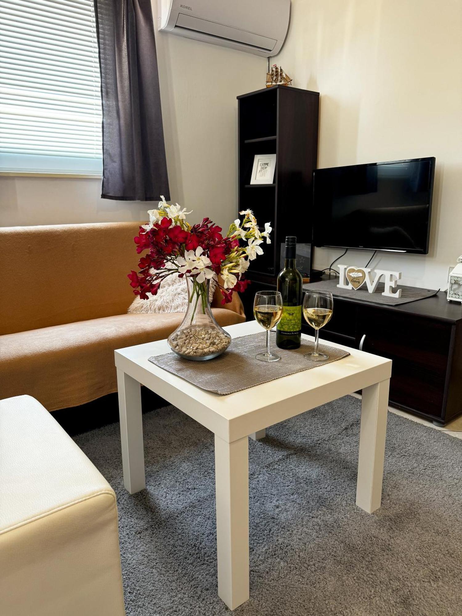 Apartmani Cvangic Vir Ngoại thất bức ảnh