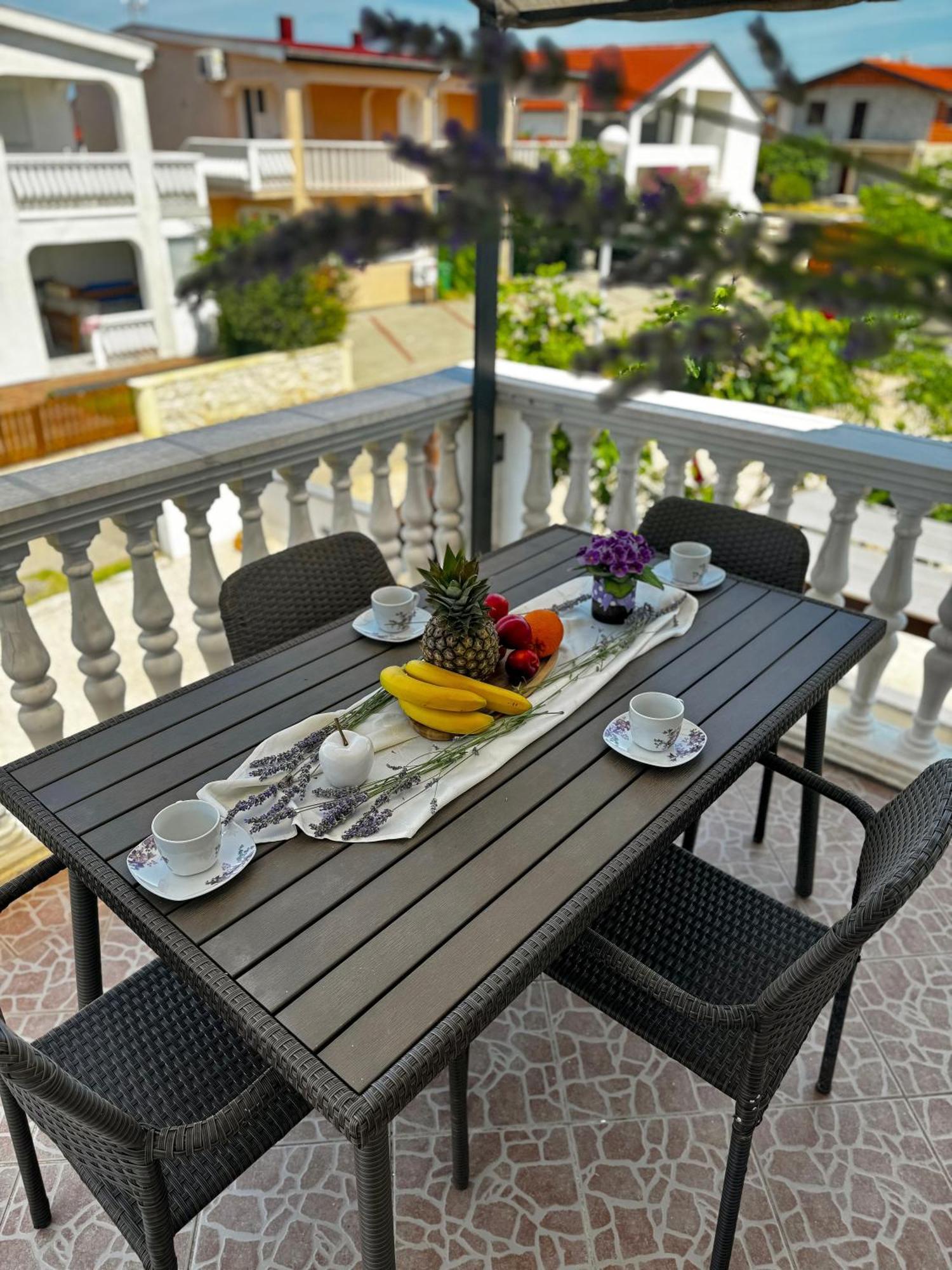 Apartmani Cvangic Vir Ngoại thất bức ảnh