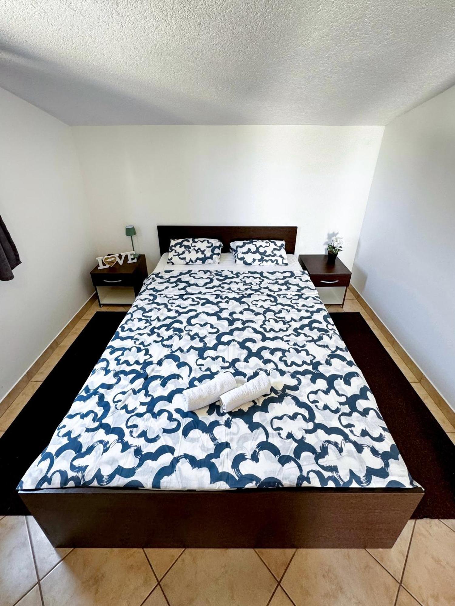 Apartmani Cvangic Vir Ngoại thất bức ảnh