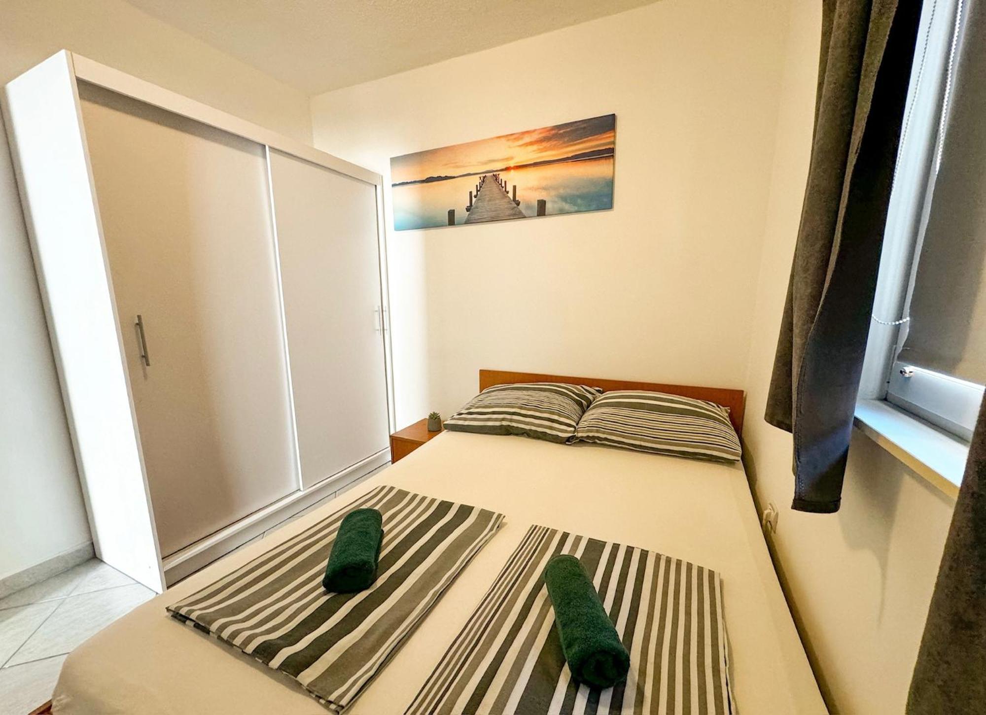 Apartmani Cvangic Vir Ngoại thất bức ảnh